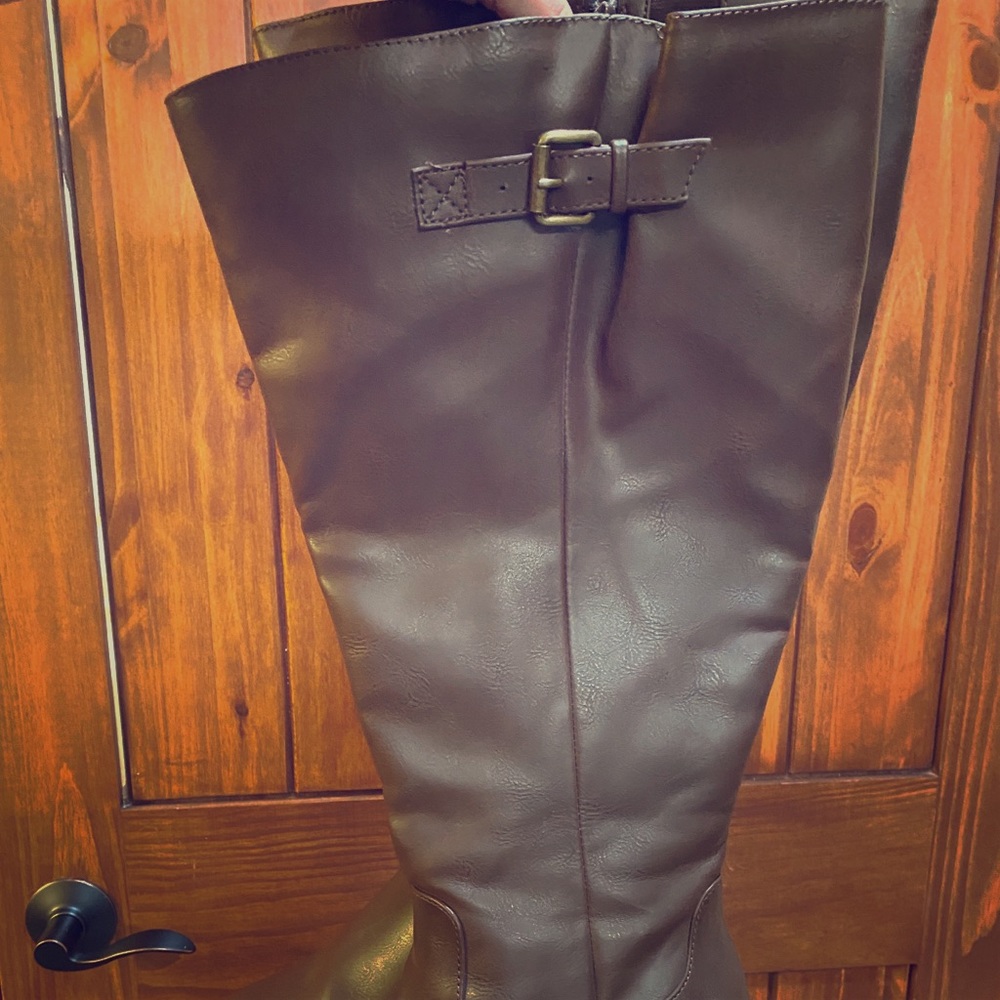 Brown Boots w/wedge heel